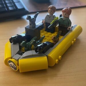 LEGO Jurassic World Yellow raft with LEGO minifigures. Includes 4 baby Raptors!